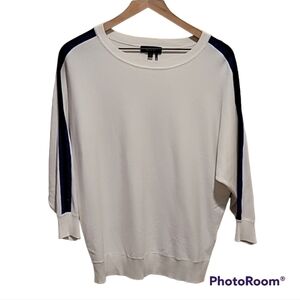 𝅺🏷dkny WHITE AND BLUE LONGSLEEVE TOP SMALL